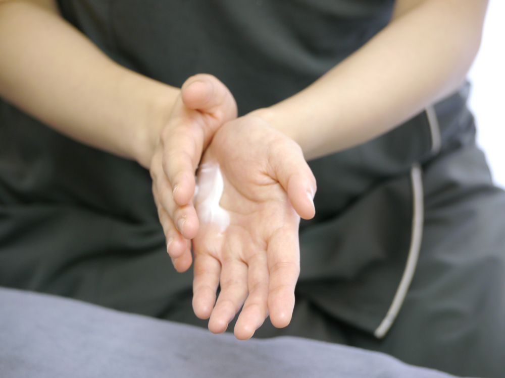 意外と知られていない 効果的なハンドクリームの塗り方 シャルレ健康情報室